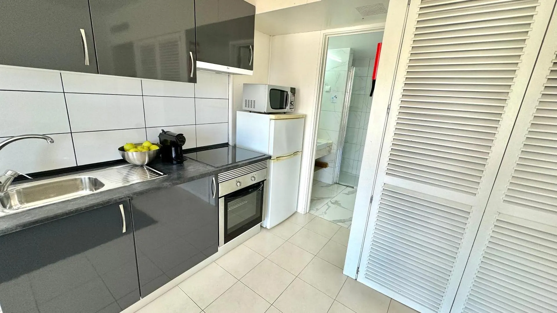 Apartment Praia Da Rocha, 808 Tarik, Lovely Studio, Sea View, Air Conditioning, Free Wi-Fi, By Ig Portimao