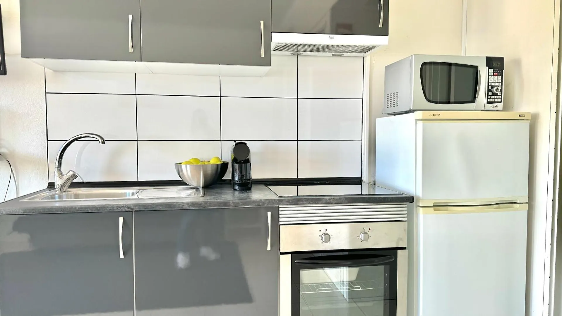 Apartment Praia Da Rocha, 808 Tarik, Lovely Studio, Sea View, Air Conditioning, Free Wi-Fi, By Ig Portimao